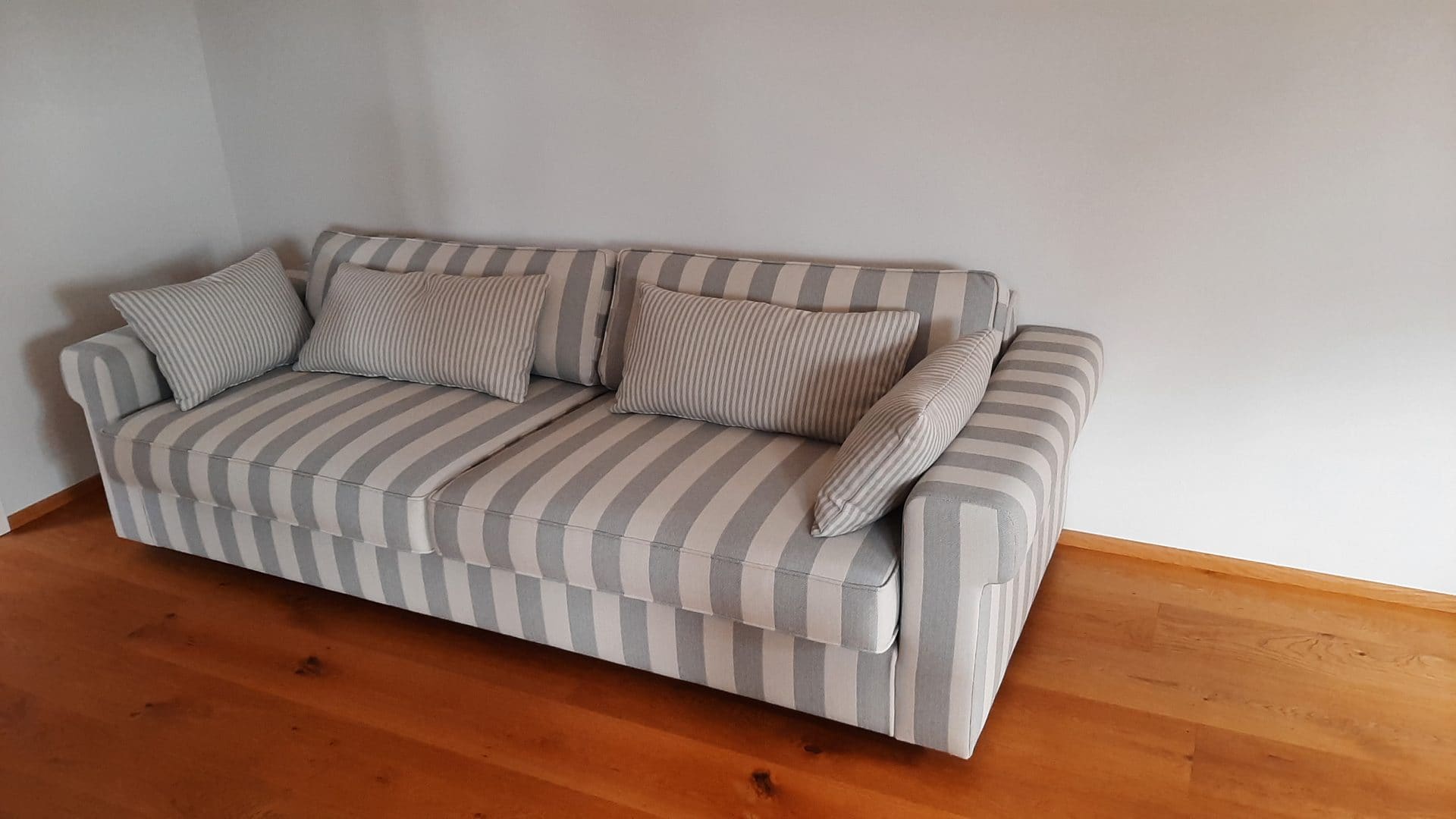 Sofa neu bezogen